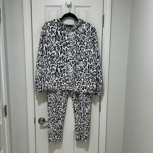Leopard Print Sweatsuit Set - White & Black